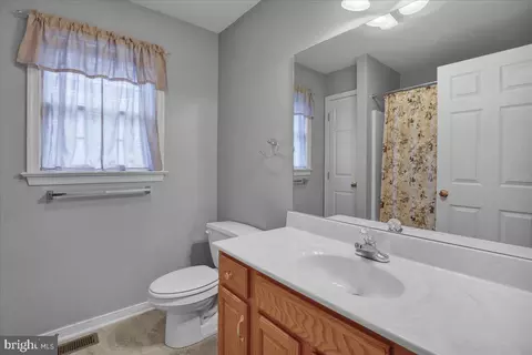 Entry Way - 320 Royal Hunt Way, Lititz, PA 17543 photo 3 of 4