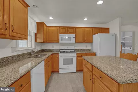 Kitchen - 320 Royal Hunt Way, Lititz, PA 17543 photo 1 of 2