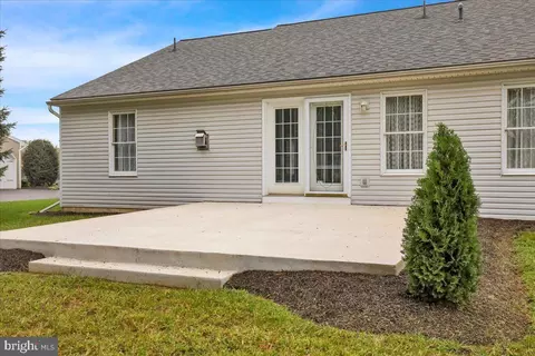 Exterior - 320 Royal Hunt Way, Lititz, PA 17543 photo 3 of 4