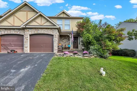 42 Eagle Dr, Ephrata, PA 17522