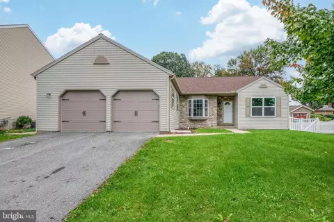3964 Birchwood Ln, Columbia, PA 17512