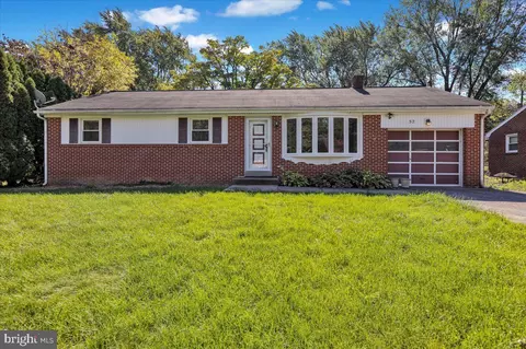 52 Hampton Ln, Lancaster, PA 17601