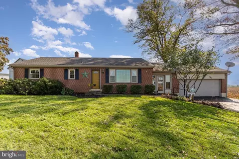 1424 Donegal Springs Rd, Mount Joy, PA 17552