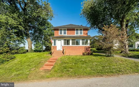 2039 Stonecrest Dr, Lancaster, PA 17601