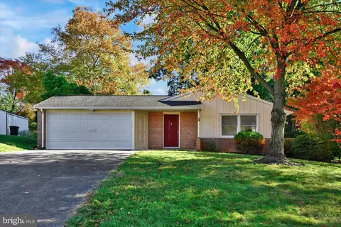 47 Holly Dr, Leola, PA 17540