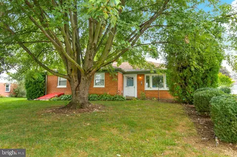 319 Crestline Dr, Willow Street, PA 17584