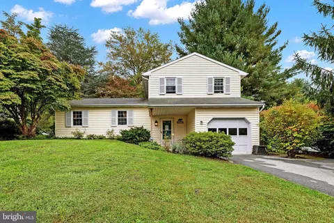 2523 Valley Dr, Lancaster, PA 17603