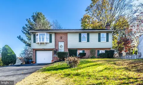 3821 Hillcrest Dr, Columbia, PA 17512