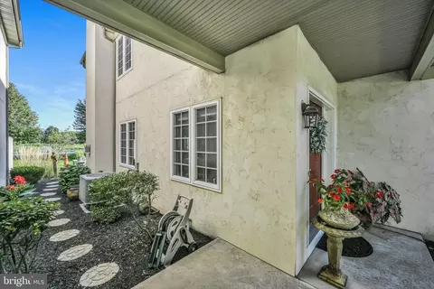 712 Woodfield Dr, Lititz, PA 17543 photo 5