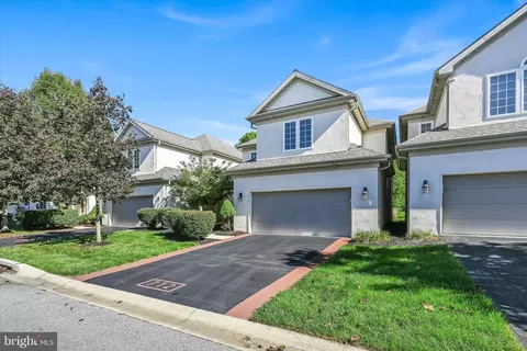 712 Woodfield Dr, Lititz, PA 17543 photo 3
