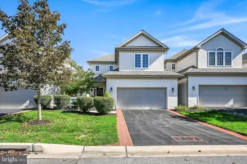 712 Woodfield Dr, Lititz, PA 17543