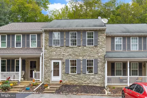 31 Deep Hollow Ln, Lancaster, PA 17603