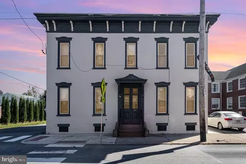 25 E High St, Manheim, PA 17545