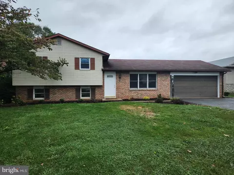 284 S Market St, Ephrata, PA 17522