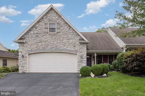 1070 Cambridge Dr, Manheim, PA 17545