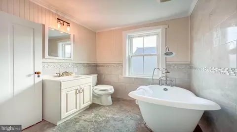 Entry Way - 379 E Main St, Lititz, PA 17543 photo 4 of 7