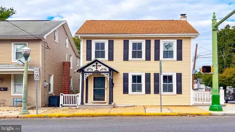 379 E Main St, Lititz, PA 17543