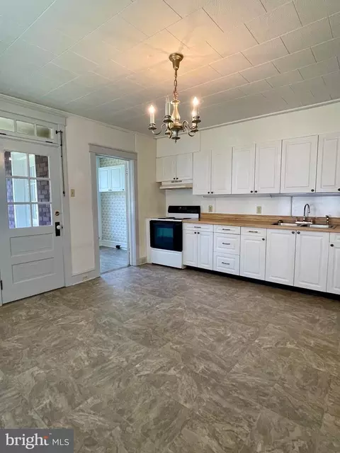 45 W Lincoln Ave, Lititz, PA 17543 photo 3