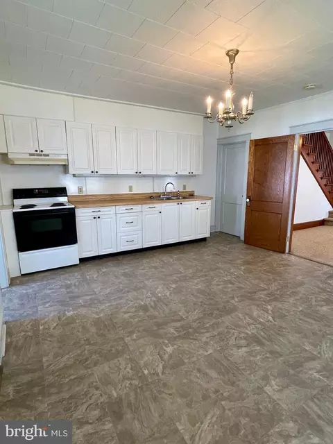 45 W Lincoln Ave, Lititz, PA 17543 photo 2