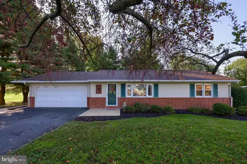 112 Wynwood Dr, Willow Street, PA 17584