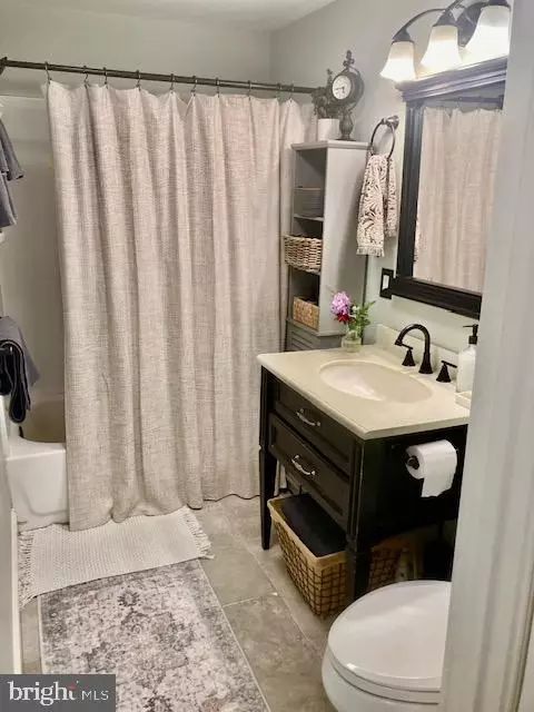 Bath - 765 Maple St, Lititz, PA 17543 photo 1 of 1