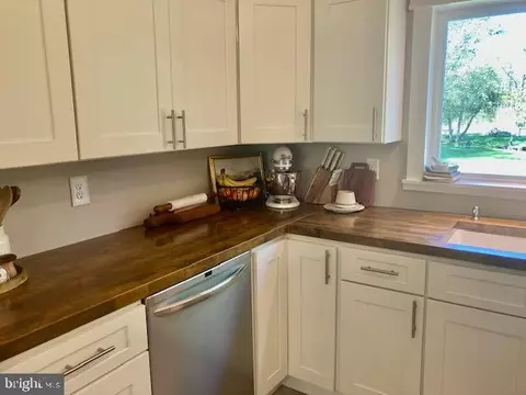 Kitchen - 765 Maple St, Lititz, PA 17543 photo 2 of 5
