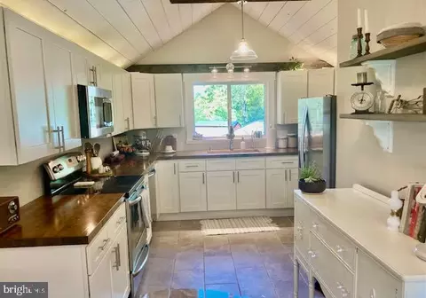 Kitchen - 765 Maple St, Lititz, PA 17543 photo 1 of 5