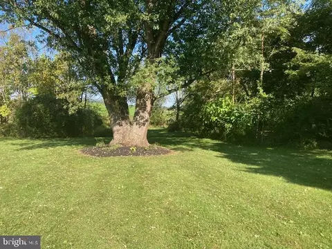 Exterior - 765 Maple St, Lititz, PA 17543 photo 3 of 4