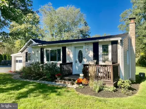 765 Maple St, Lititz, PA 17543
