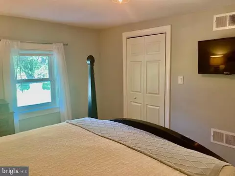 Bedroom - 765 Maple St, Lititz, PA 17543 photo 5 of 7
