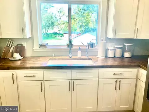 Kitchen - 765 Maple St, Lititz, PA 17543 photo 3 of 5