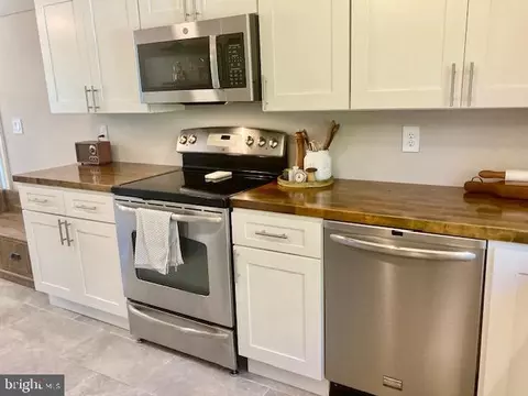 Kitchen - 765 Maple St, Lititz, PA 17543 photo 5 of 5