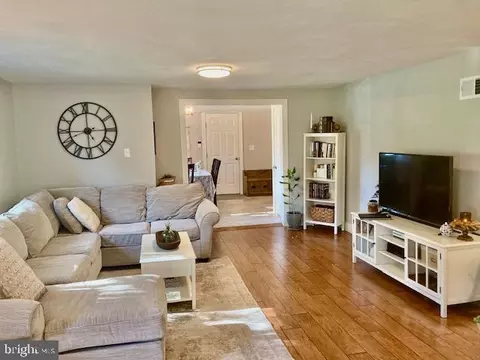 Living - 765 Maple St, Lititz, PA 17543 photo 3 of 4
