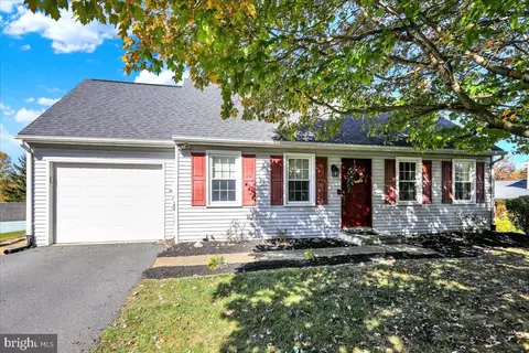 4 Ivywood Ct, Lancaster, PA 17603