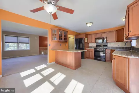 22 E Grant St, Lititz, PA 17543 photo 9