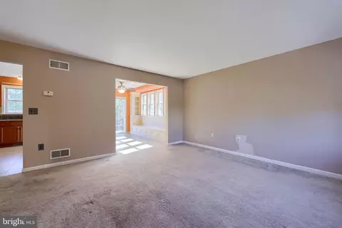 22 E Grant St, Lititz, PA 17543 photo 6