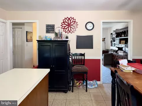 Entry Way - 201 Beechwood Dr, Lititz, PA 17543 photo 3 of 4