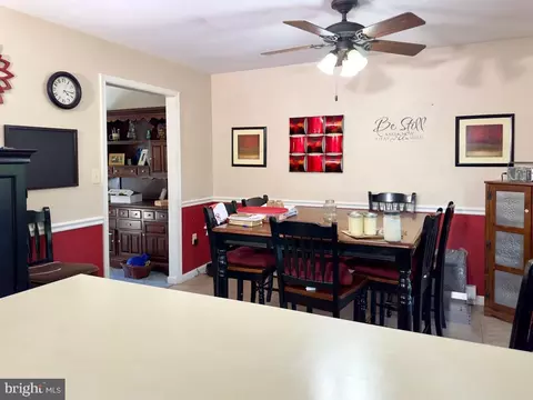 Dining - 201 Beechwood Dr, Lititz, PA 17543 photo 2 of 3