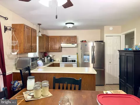 Kitchen - 201 Beechwood Dr, Lititz, PA 17543 photo 3 of 3