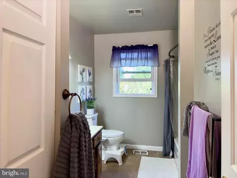 Bath - 201 Beechwood Dr, Lititz, PA 17543 photo 1 of 1