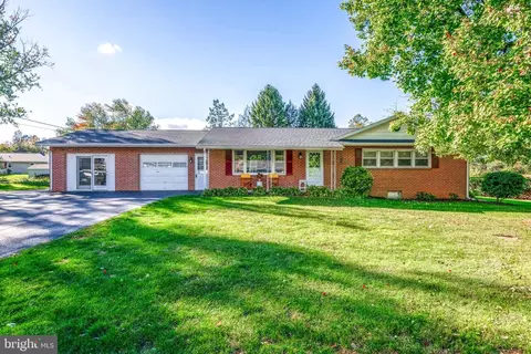 6490 Cherry St, East Petersburg, PA 17520