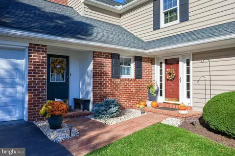 511 Greenhowe Dr, Lititz, PA 17543 photo 2