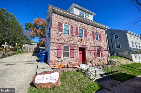 28 E Main St, Adamstown, PA 19501