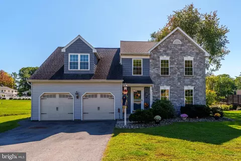 3600 Wildflower Ln, Mountville, PA 17554