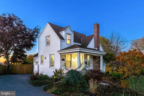 114 N 11th St, Akron, PA 17501