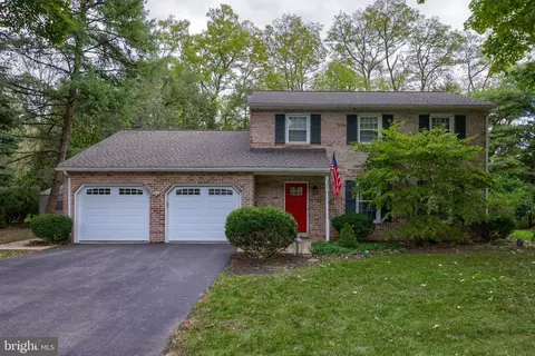102 Suncrest Rd, Lancaster, PA 17601