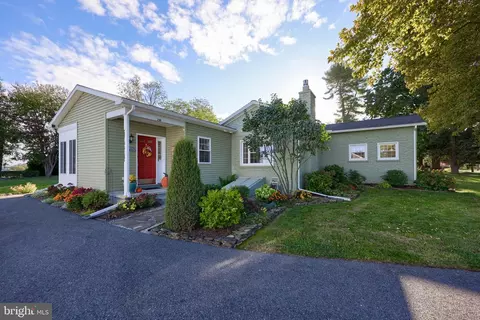 230 Lancaster Ave, Strasburg, PA 17579