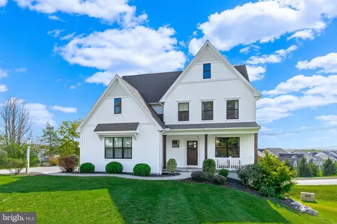 19 Springview Dr, Lititz, PA 17543