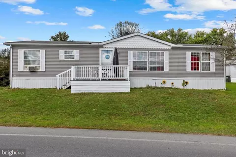 100 Dawnfield Ct, Lancaster, PA 17603