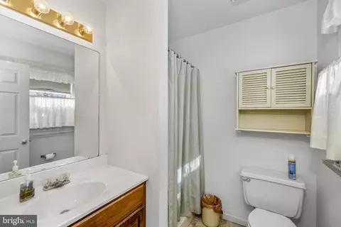 Bath - 204 E 6th St, Lititz, PA 17543 photo 2 of 2